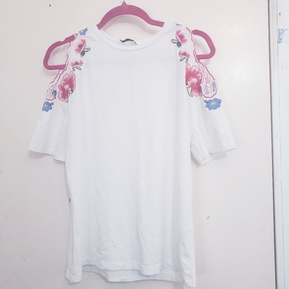Zara Tops - White Zara floral shirt with cutout sleeves